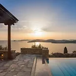 Excellent Mykonos Beta 5 Bedrooms Stunning Sea Views Villa Pszarú
